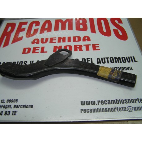 SOPORTE PARAGOLPES TRASERO IZQUIERDO SEAT  132