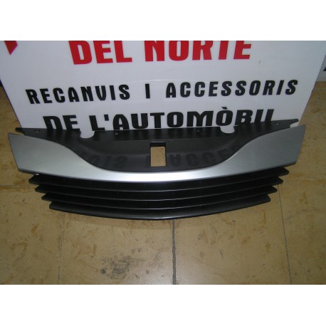 PARRILLA DELANTERA CENTRAL RENAULT LAGUNA II REF. RENAULT-8200390126