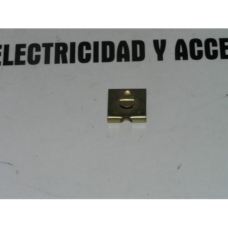 GRAPA METALICA TAPIZADO SIMCA 1000 Y 1200