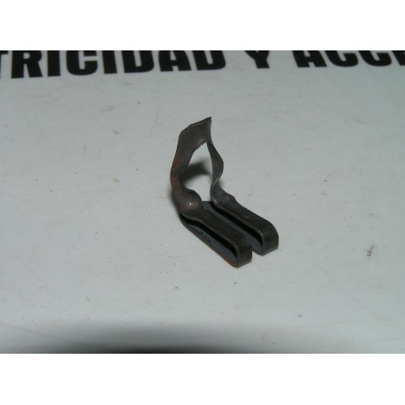 GRAPA METALICA TAPIZADO SIMCA 1000 Y 1200