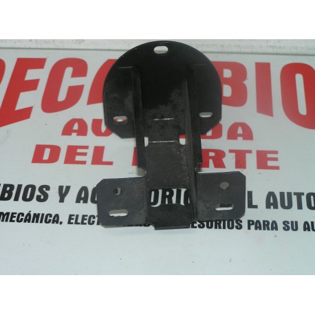 SOPORTE SEPARADOR PARAGOLES TRASERO SEAT 131 SUPERMIRAFIORI REF ORG JD 563335000