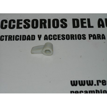 POMO DE PLASTICO SEGURO DE PUERTA SEAT 600 D