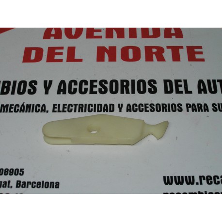 SOPORTE TAPA MALETA  DERECHO RENAULT 12