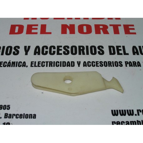 SOPORTE TAPA MALETA IZQUIERDO RENAULT 12