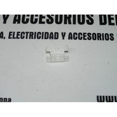 GRAPA MOLDURA LATERAL RENAULT CLIO REF OEG, 7703077362