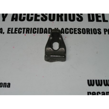 SOPORTE TRASERO BARRA ESTABILIZADORA RENAULT 6 REF ORG. 7700578448