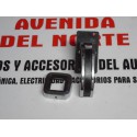 MANETA  APERTURA PUERTA METALICA CON ESCUDO SEAT 132