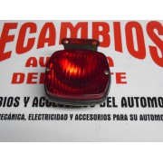 PILOTO NIEBLA TRASERO CON SOPORTEE UNIVERSAL CON ALGUNA RALLADIRA EN LA TULIPA DE ALMACENAMIENTO