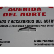SOPORTE METALICO SEPARADOR PLASTICOS PILOTO TRASERO SEAT 124 1º  SERIE