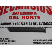 MOLDURA ALETA TRASERA DERECHA CON TORNILLO RENAULT 12 TS GTL
