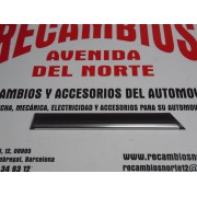MOLDURA ALETA TRASERA DERECHA CON GRAPAS RENAULT 12 TS Y GTL