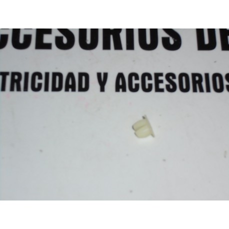 TUERCA PLASTICO BISAGRA  CRISTAL TRASERO LATERAL CITROEN XSARA TRAS PUERTAS REF ORG, 857357