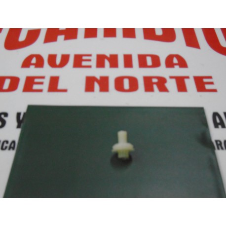 GRAPA MOLDURA TALONERA SEAT 124