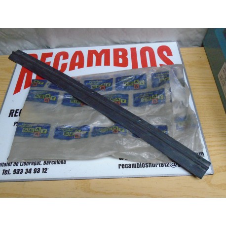GOMA GUARNICION PUERTA TRASERA PARTE INFERIOR SEAT 131 REF RORG, JA 52293001